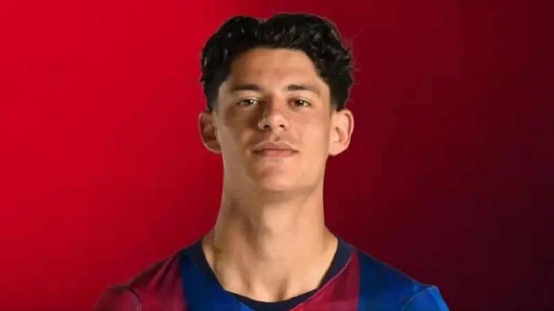 ¿Quién es Álex Campos, el juvenil del Barcelona que apareció convocado ante el PSG?