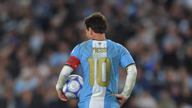 Lionel Messi se dio el gusto en su despedida de la Selección y marcó el gol 126 con Argentina