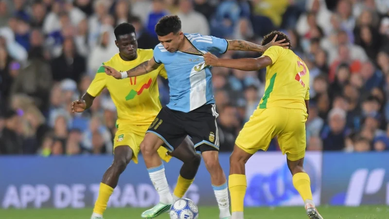 Leonel Flores jugó su tercer partido en siete días y fue muy aplaudido en el Monumental