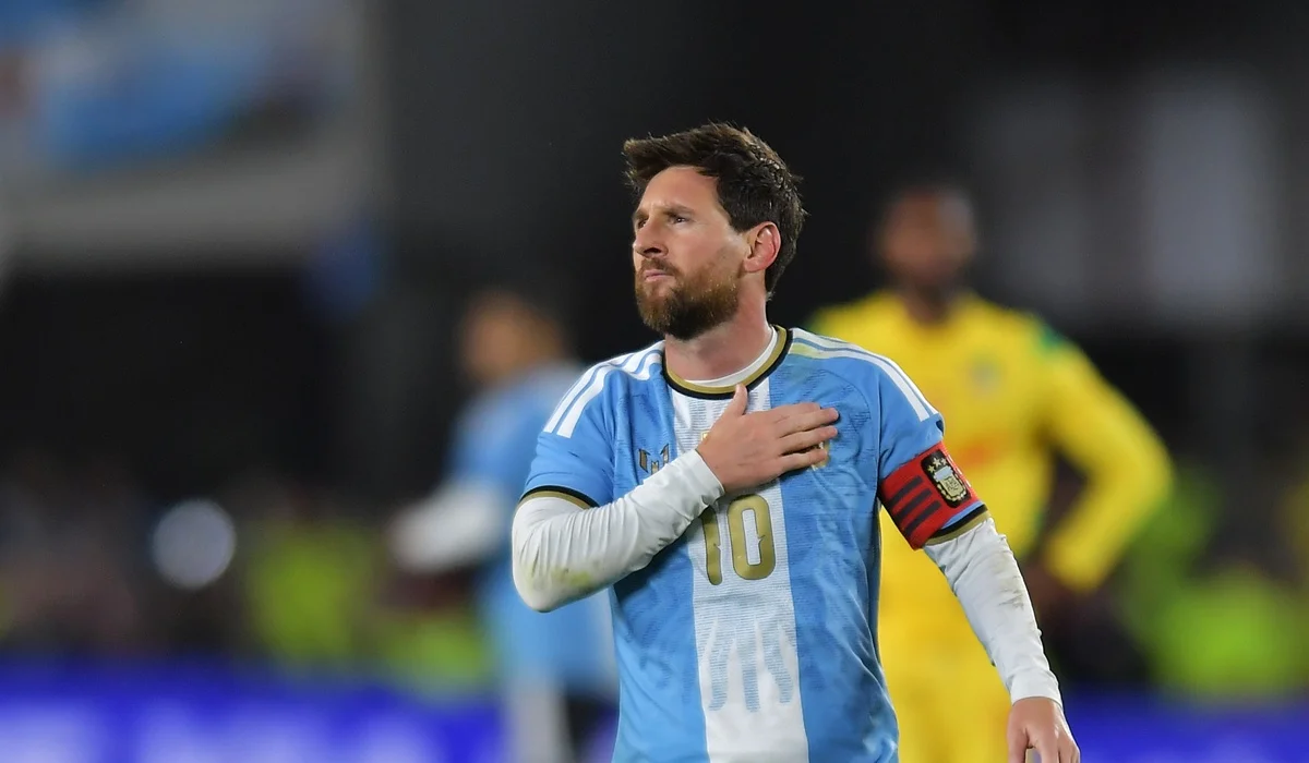 Lionel Messi se convirtió en el primer doctor honoris causa en marcar un gol con la Selección Argentina
