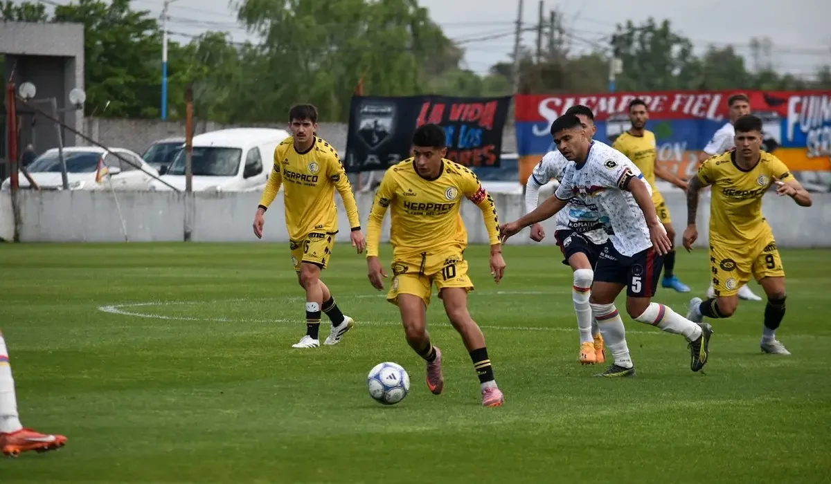 Armenio y Comunicaciones no se sacaron ventajas en un discreto empate en Ingeniero Maschwitz