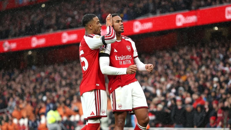Arsenal ganó con el sello Arteta y alcanzó a Manchester City en el liderazgo de la Premier League