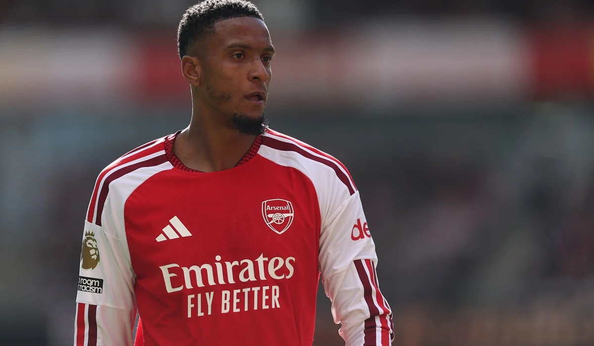 Ezri Konsa marcó su primer gol con la camiseta del Arsenal