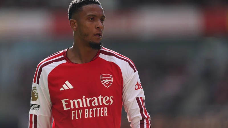 Ezri Konsa marcó su primer gol con la camiseta del Arsenal