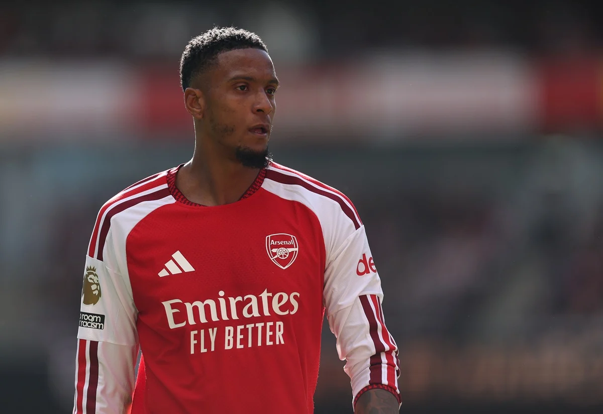 Ezri Konsa marcó su primer gol con la camiseta del Arsenal