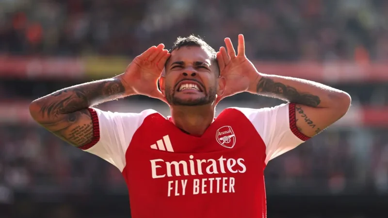 Arsenal reaccionó, le ganó a un buen Leeds y alcanzó al Manchester City en la cima de la Premier League