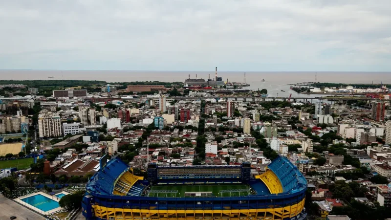 Eduardo Bolsonaro, hijo de Jair, criticó a Boca y a La Bombonera: “Tiene mal olor”