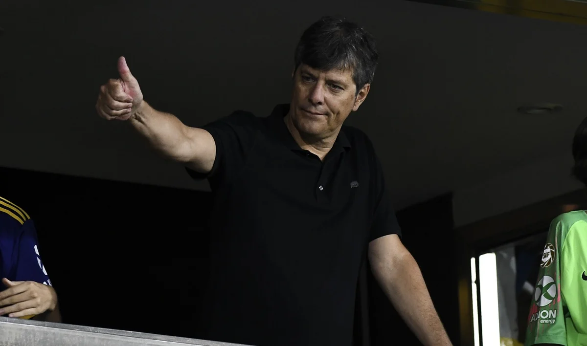 Mario Pergolini fue crítico del Fútbol Argentino y aseguró que Chiqui Tapia le “llenó la cara de dedos”