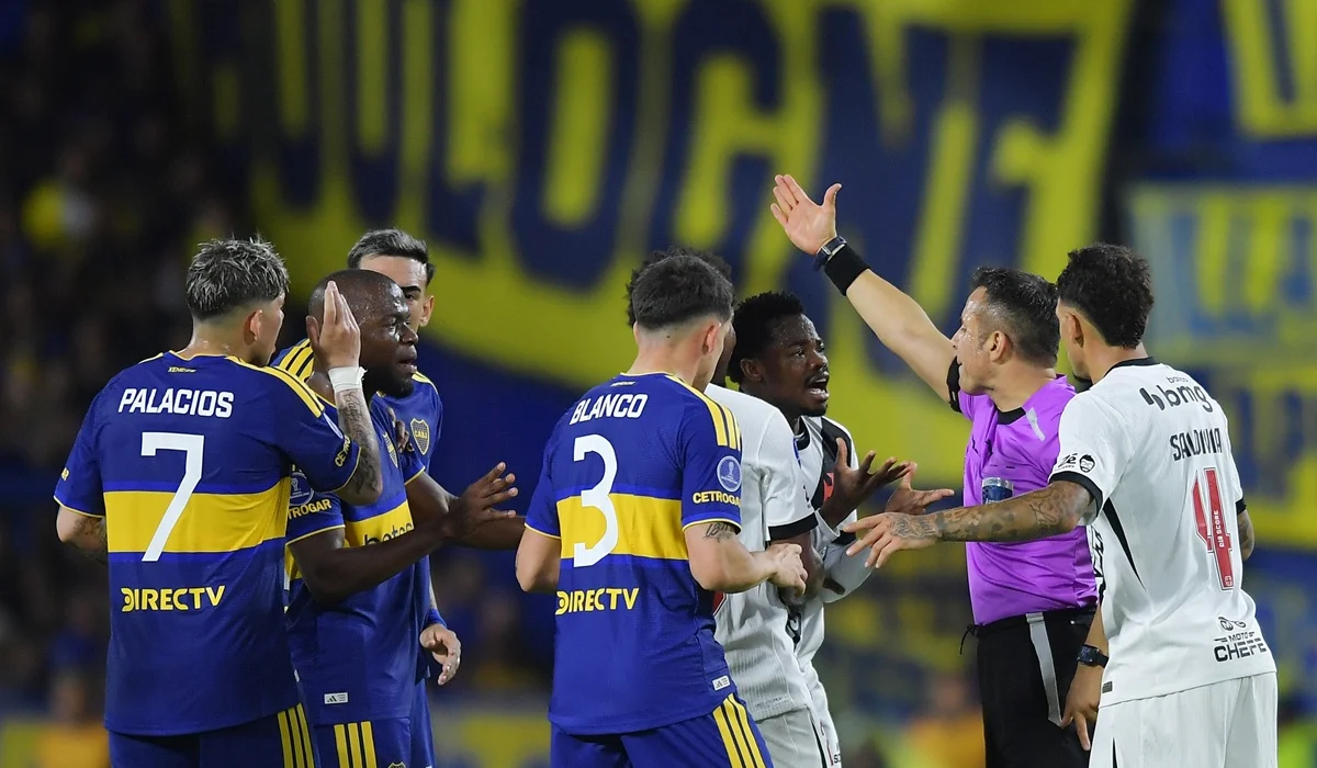 Insólita y polémica expulsión de Andrés Gómez en Boca vs Vasco: dos amarillas en cinco segundos