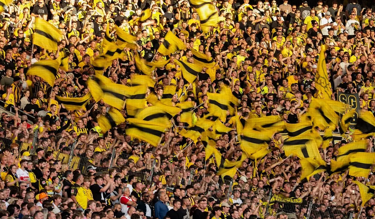 Borussia Dortmund premiará a los hinchas que no usen el celular durante los partidos: los detalles