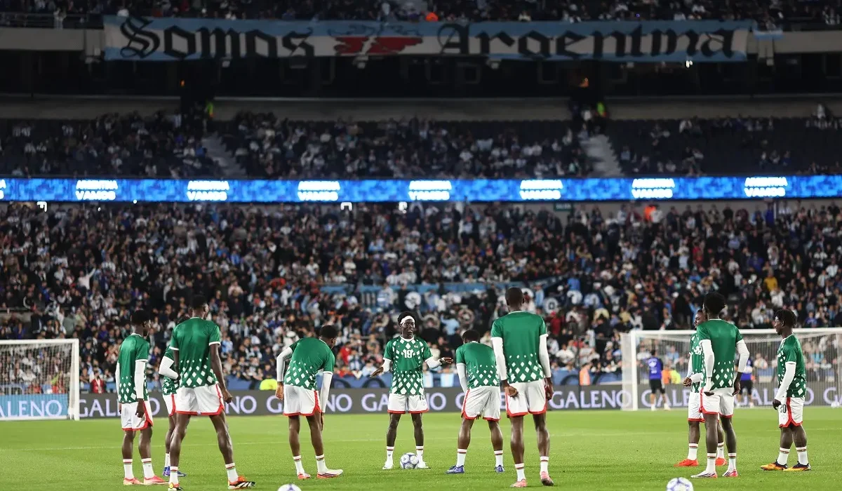 Burkina Faso fue aplaudido por los hinchas argentinos tras la travesía de un insólito viaje