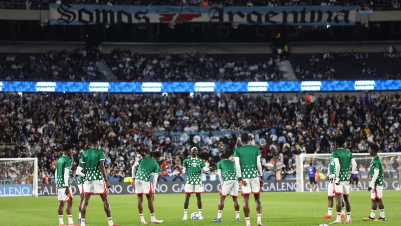 Burkina Faso fue aplaudido por los hinchas argentinos tras la travesía de un insólito viaje