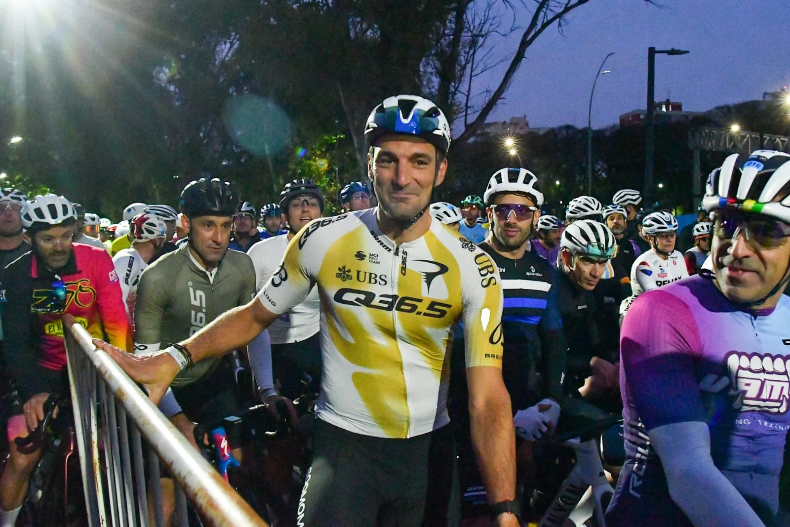 Lionel Scaloni fue protagonista del Gran Fondo Buenos Aires: miles de ciclistas en avenidas y autopistas porteñas