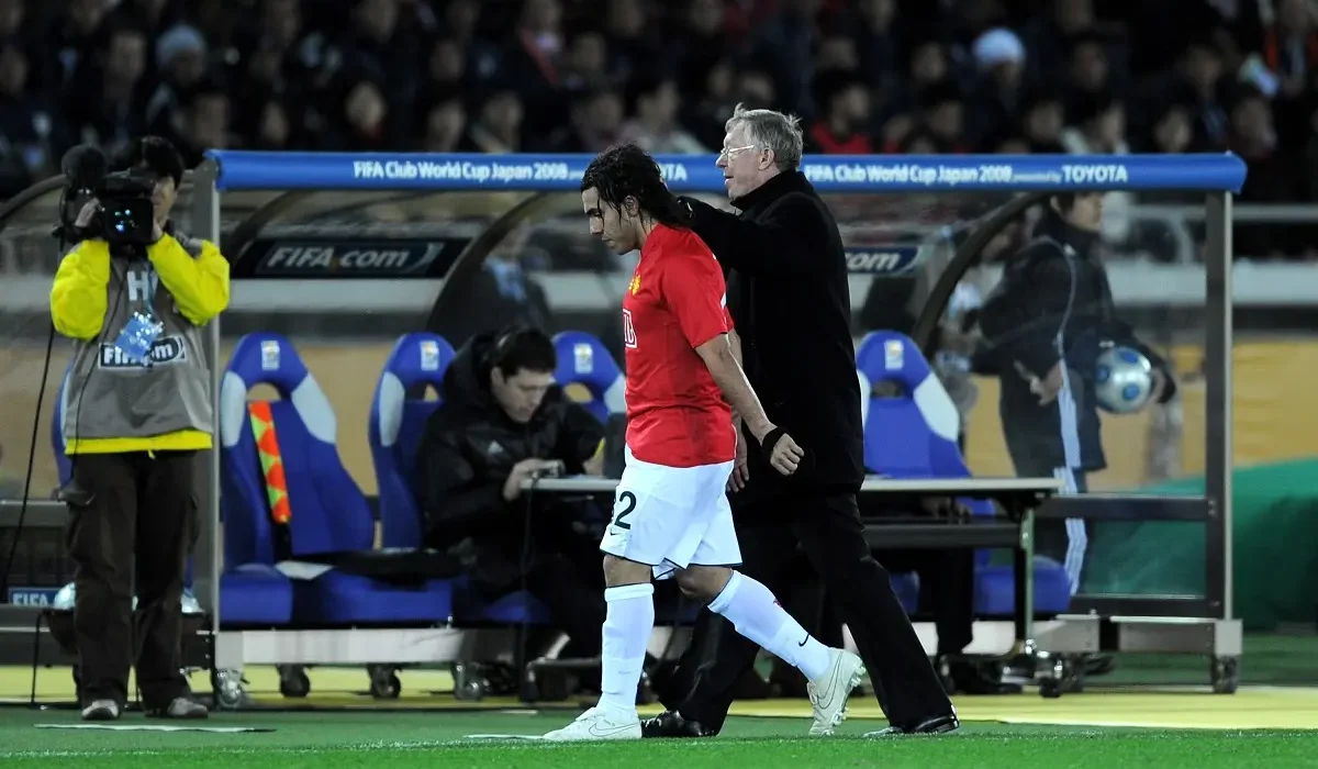 Carlos Tévez apuntó contra Alex Ferguson y reveló por qué se fue del Manchester United al City