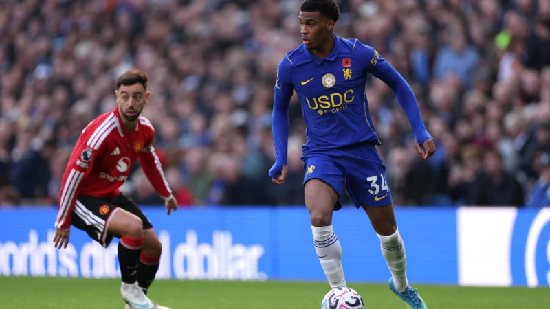¿Por qué Chelsea y Manchester United lucen una amapola roja en sus camisetas?