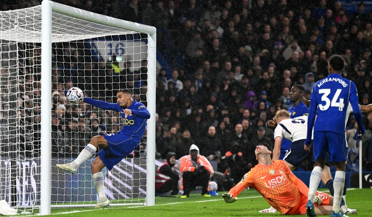 Penders, reemplazante de Dibu Martínez, se metió un gol en contra en Chelsea – Tottenham