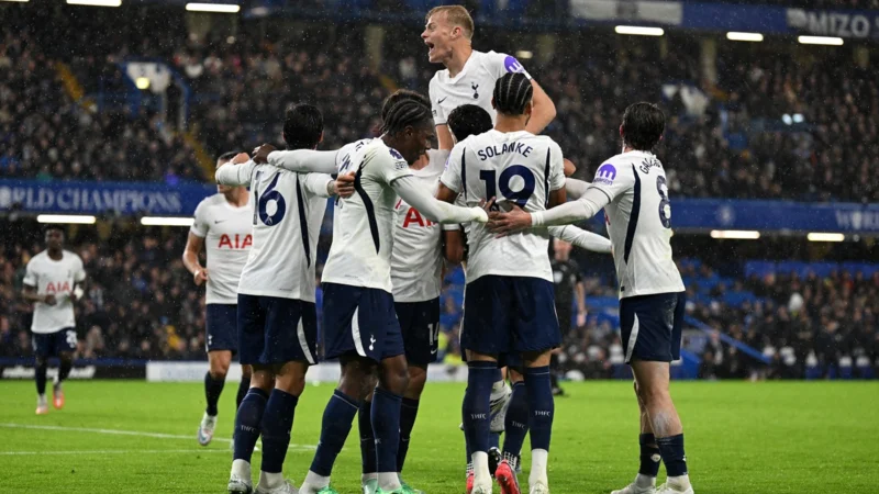 Chelsea le dio una mano y Tottenham le ganó el derbi de Londres