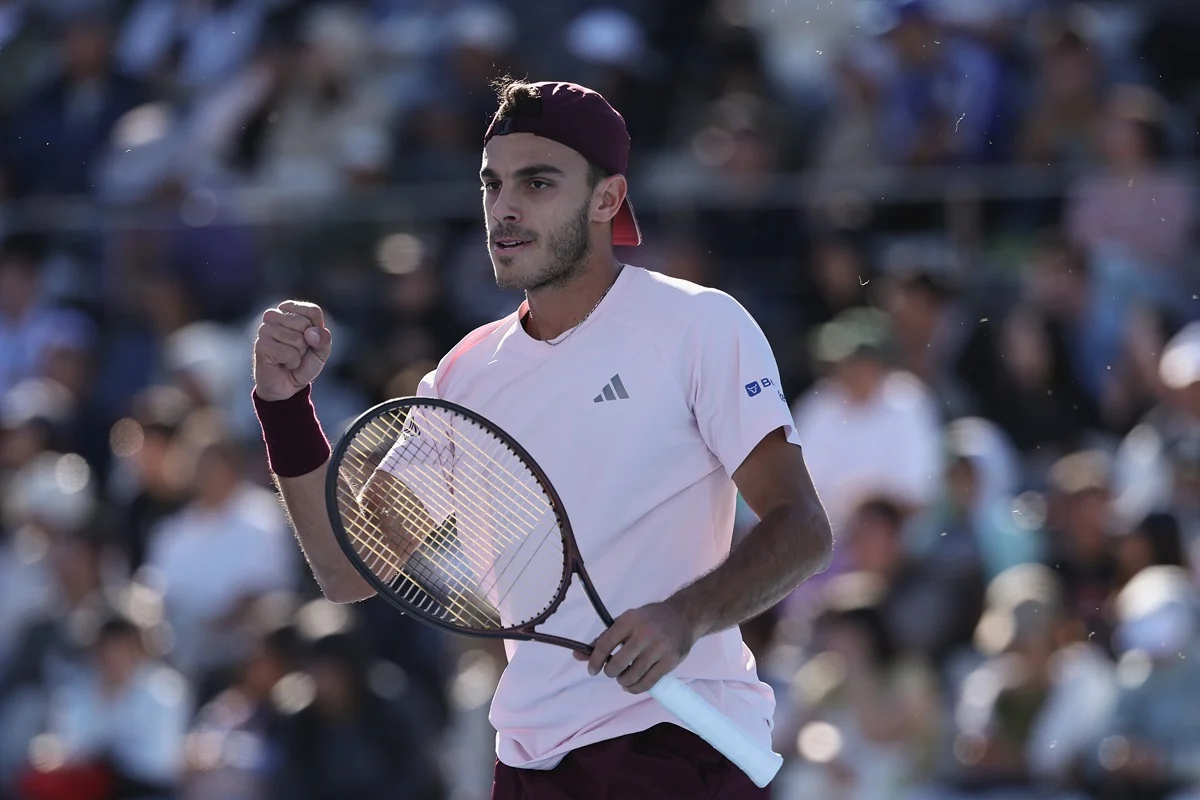 Francisco Cerúndolo se estrenó con triunfo en el Masters de Shanghái