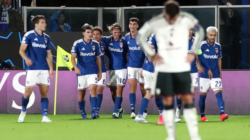 Como goleó con show de Nico Paz y Manchester United volvió a tocar fondo