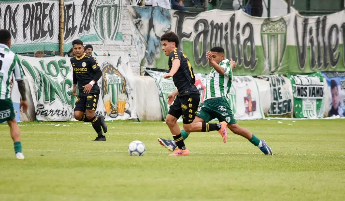 Laferrere ganó un duelo directo y desplazó a Comunicaciones del reducido de la Primera B