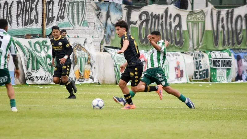 Laferrere ganó un duelo directo y desplazó a Comunicaciones del reducido de la Primera B