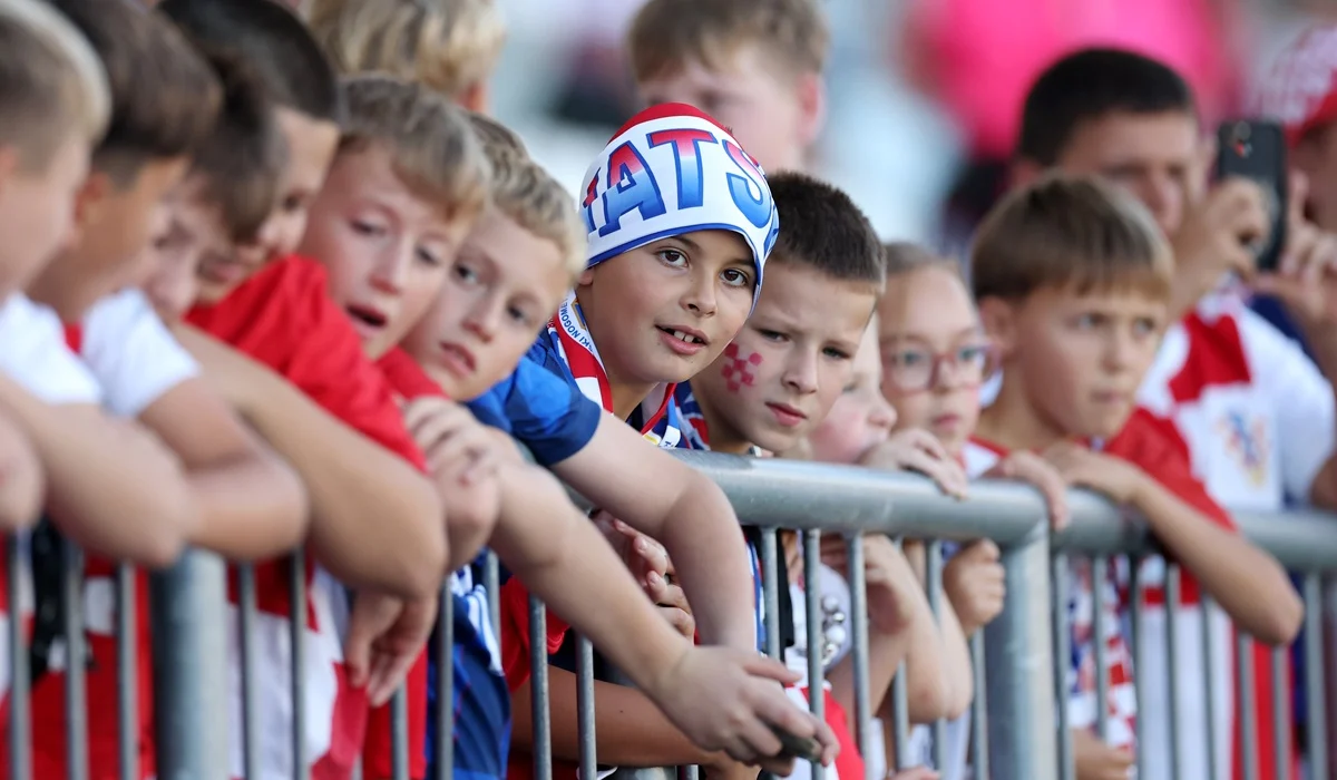 Croacia encontró un vacío legal a la sanción de UEFA y jugará ante Inglaterra con 6 mil niños
