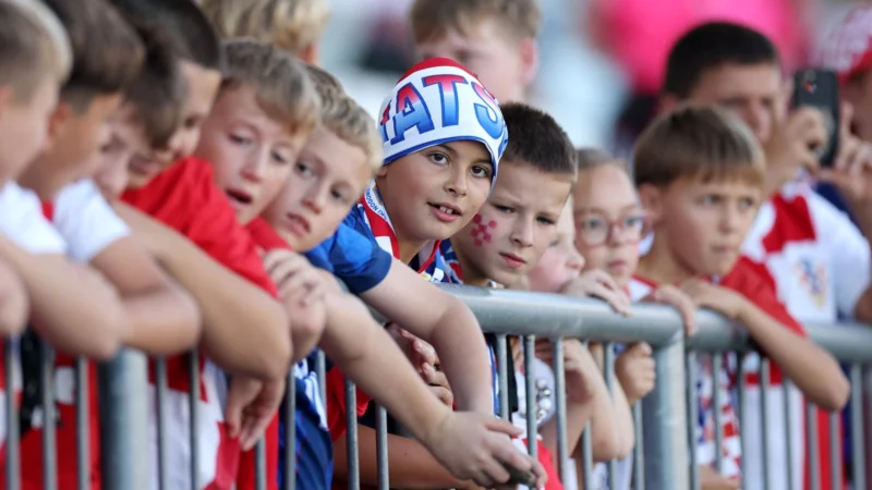 Croacia encontró un vacío legal a la sanción de UEFA y jugará ante Inglaterra con 6 mil niños