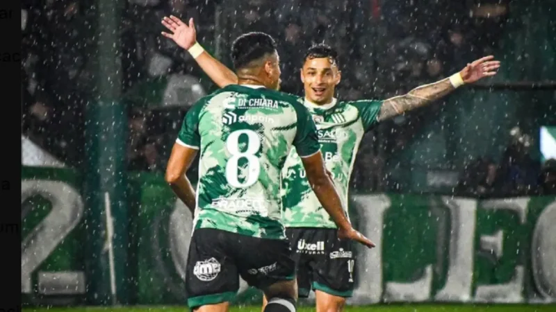 Excursionistas goleó a Villa San Carlos y quedó al borde del ascenso a la Primera Nacional