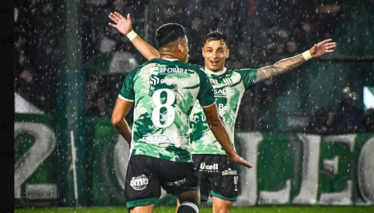 Excursionistas goleó a Villa San Carlos y quedó al borde del ascenso a la Primera Nacional