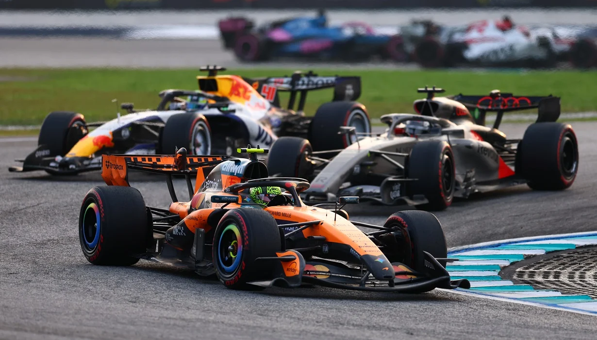 Lando Norris casi emula a Colapinto y evita chocar a Piastri de milagro