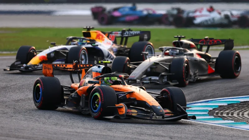 Lando Norris casi emula a Colapinto y evita chocar a Piastri de milagro