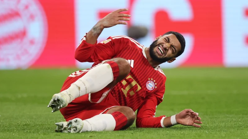 Ismael Saibari salió lesionado y sin poder pisar en el Bayern Múnich