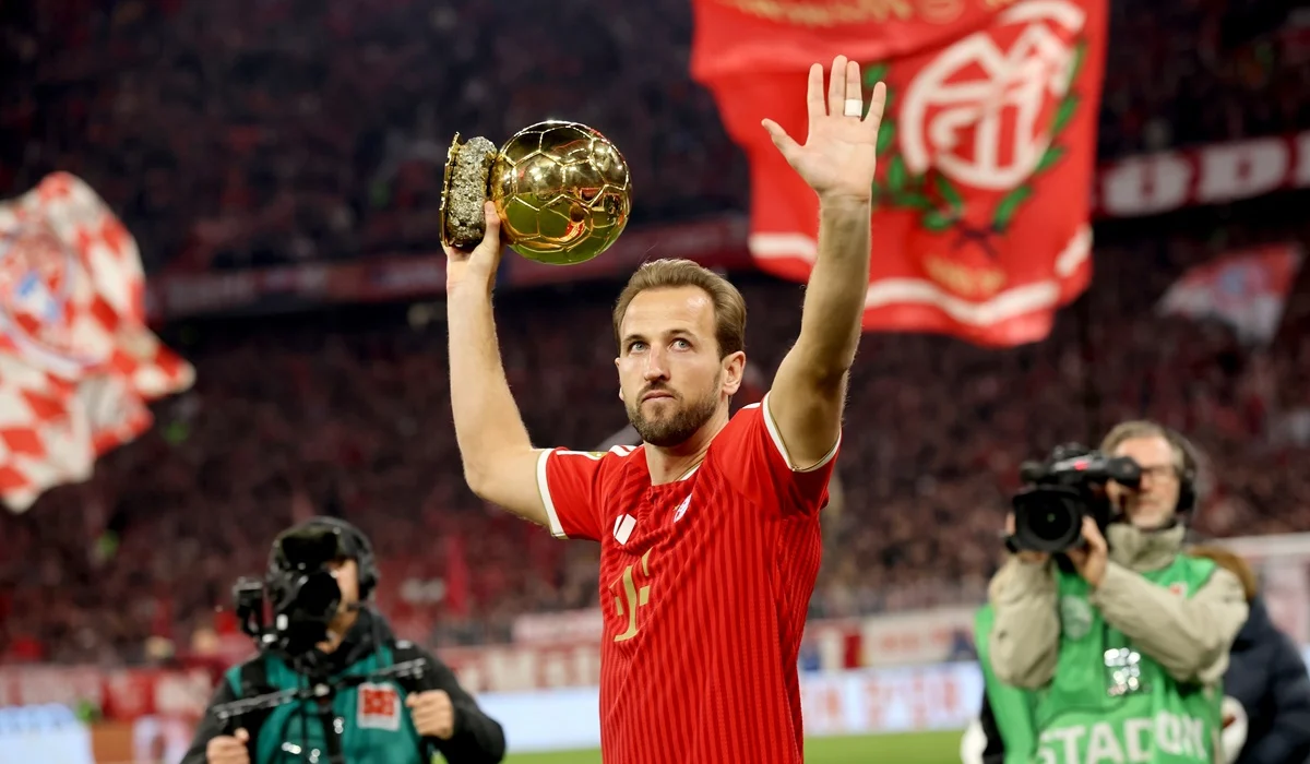 Harry Kane mostró su Balón de Oro en la previa del Bayern Munich – Borussia Dortmund