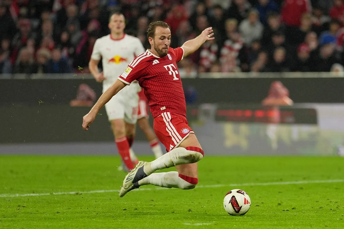 Harry Kane llegó a los 100 partidos de Bundesliga y marcó su gol 102 en el torneo