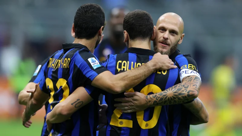 Inter goleó a Parma con una ráfaga en la primera mitad y es único líder de la Serie A