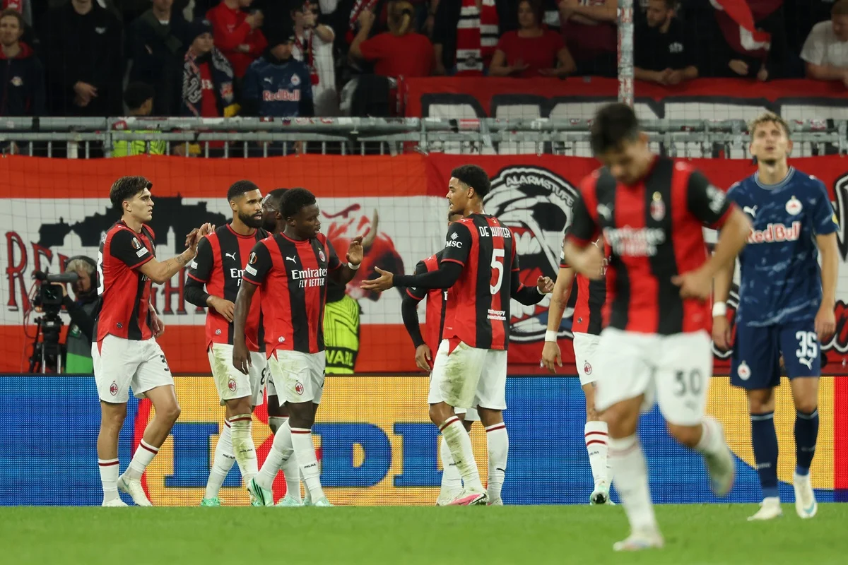Milan goleó en Salzburgo con triplete de Alphadjo Cisse