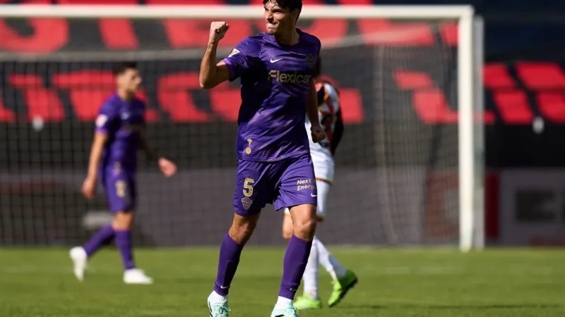 Federico Redondo festejó de penal para el Elche y anotó su primer gol en La Liga