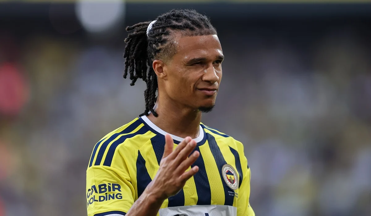Nathan Aké salió lesionado en Fenerbahce y preocupó a Países Bajos