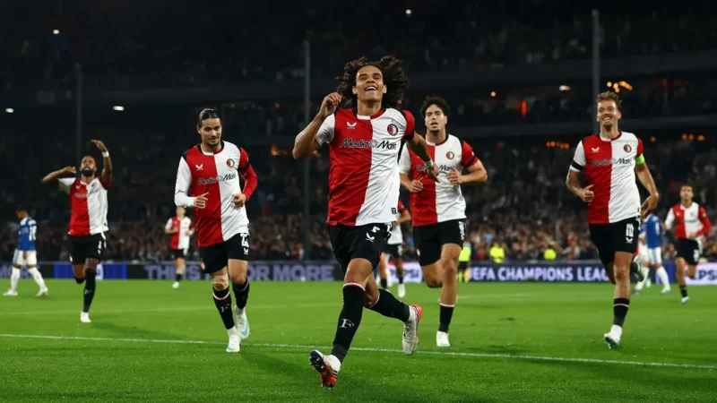 Feyenoord ganó en Rotterdam y le propinó la primera derrota en Champions al Como
