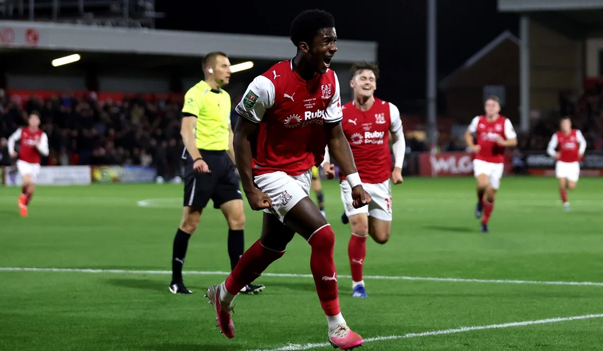 Fleetwood Town da la nota y le gana al Arsenal en el descanso