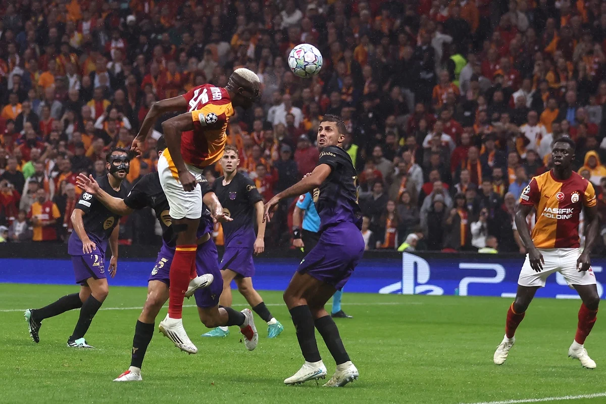 Polémico gol anulado a Galatasaray ante Barcelona en Champions League
