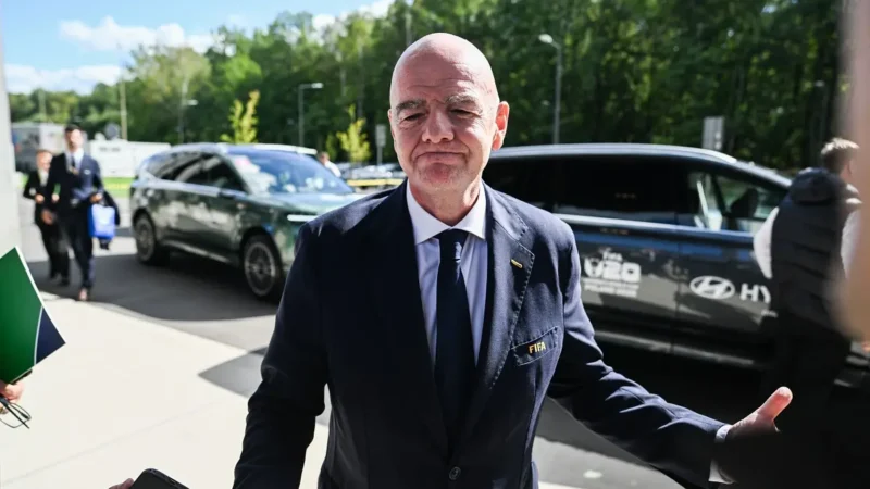 La FIFA salió en defensa de Gianni Infantino tras las acusaciones por un supuesto segundo sueldo