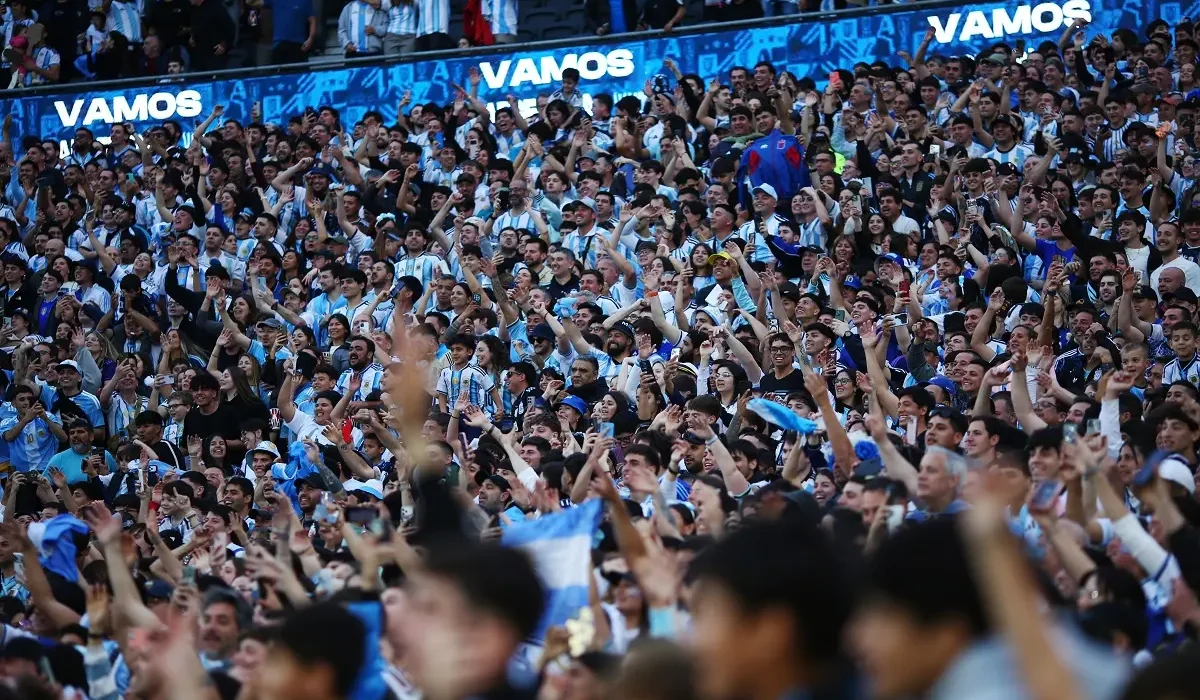 Los hinchas de la Selección Argentina insultaron al Chiqui Tapia en la despedida de Messi