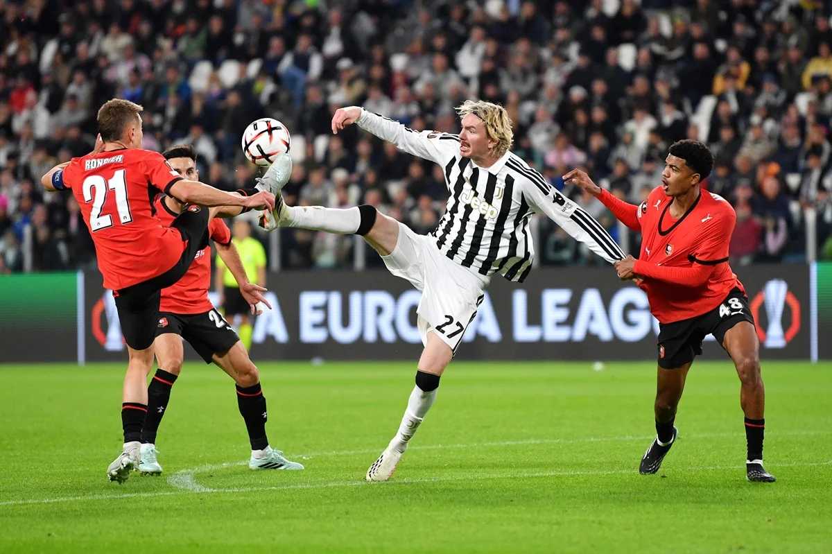 Rennes le dio una mano y Juventus empató en Europa League