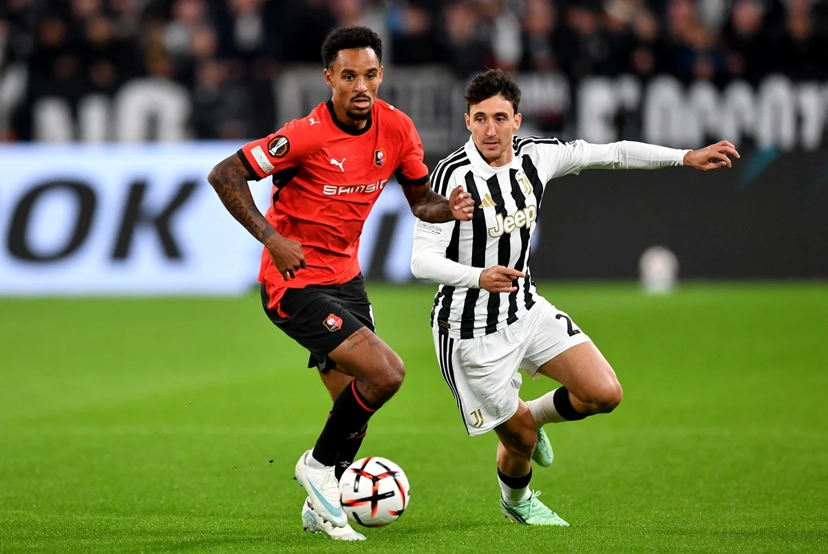 Estruendosa silbatina a Juventus que pierde con Rennes en el descanso