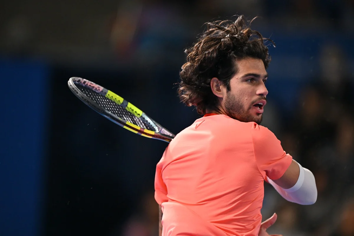 Carlos Alcaraz avanzó a la final del ATP Tokio y va por su primer título tras la lesión de muñeca
