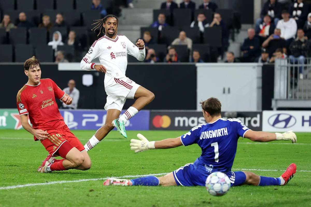 Barcola se destapó y marcó sus primeros dos goles en Liverpool