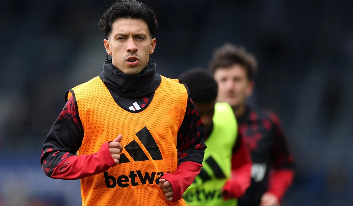 Lisandro Martínez salió con molestias en el entretiempo de Manchester United