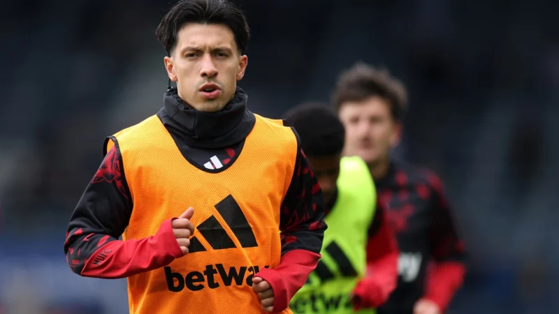 Lisandro Martínez salió con molestias en el entretiempo de Manchester United
