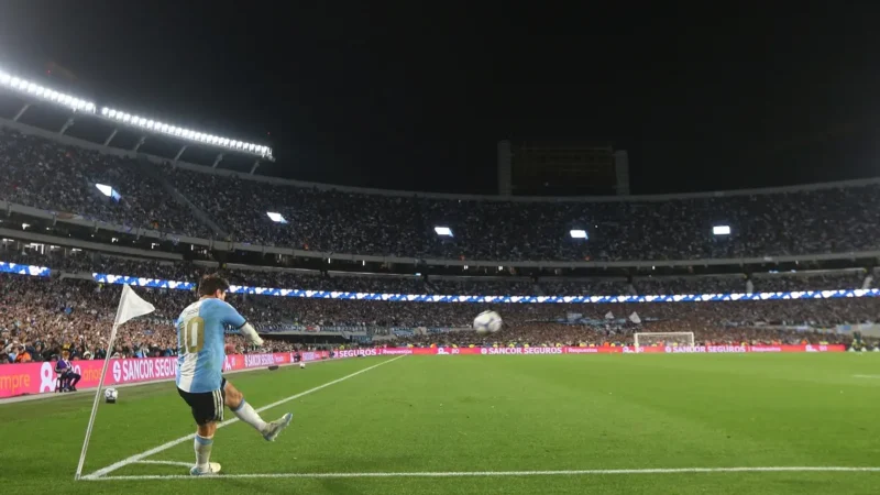Messi firmó su asistencia 69 con Argentina y Otamendi marcó su noveno gol con la Selección ante Benín